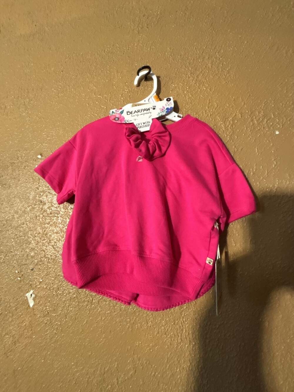 BEARPAW Girls 2-Piece Short Set with Scrunchie Size 4 Hot Pink